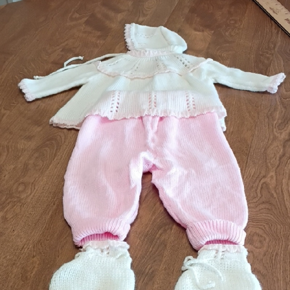 Cozy White and Pink Kids Matching Set Size Small By Infant Boutique
